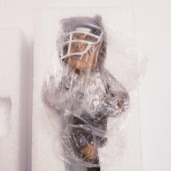 UCONN Huskies Football Bobblehead Donald Brown - Picture 4 of 8